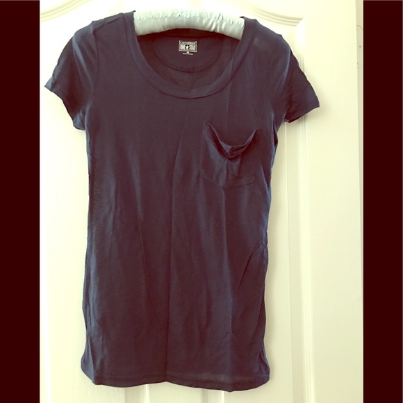 💙🤍👚CONVERSE 💙Navy Tee & 🤍White Ruffle Top NWT - Picture 2 of 10